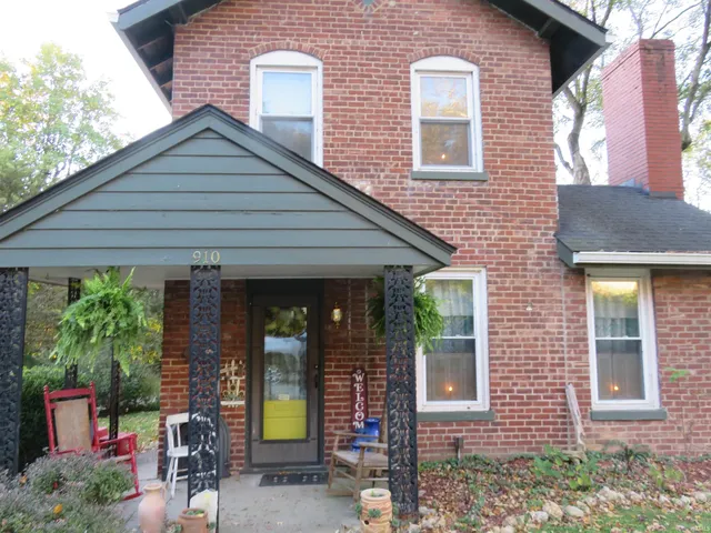 $299,000 | 910 East 2nd Street, Madison, IN 47250