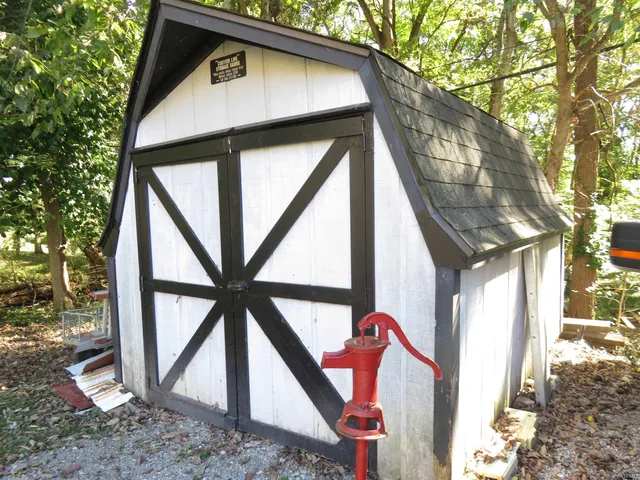 $299,000 | 910 East 2nd Street, Madison, IN 47250