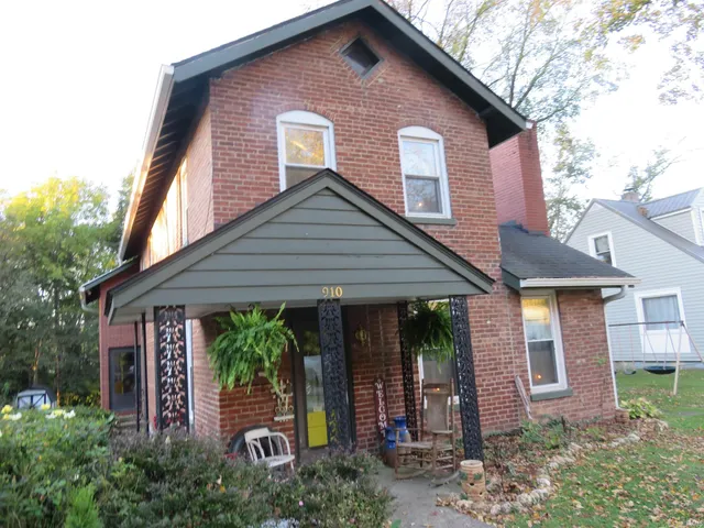 $299,000 | 910 East 2nd Street, Madison, IN 47250