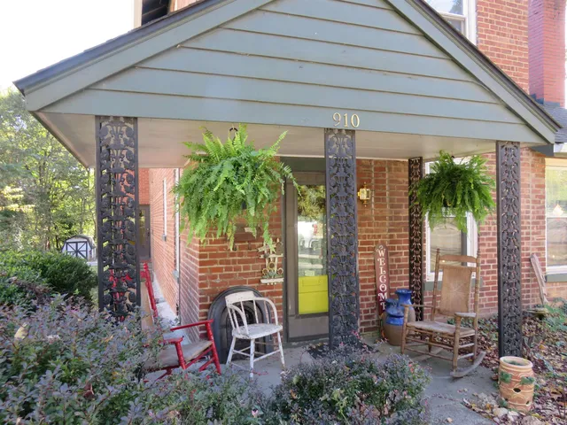 $299,000 | 910 East 2nd Street, Madison, IN 47250