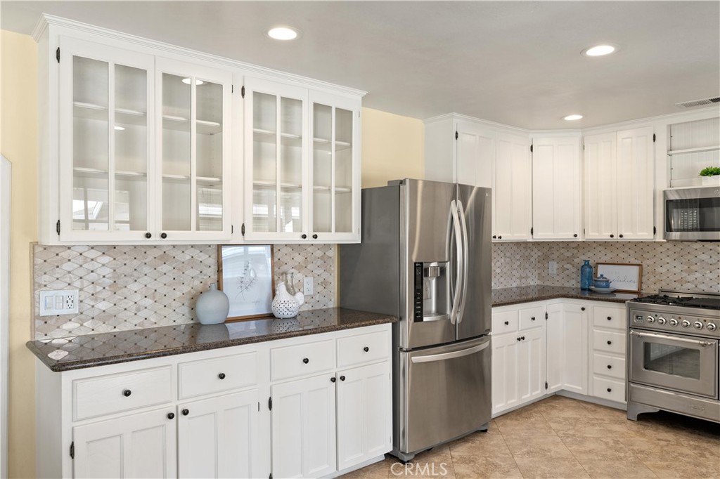 8683 Sullivan Way Durham, CA 95938 - Photo 16 of 32 a kitchen with granite countertop a refrigerator stove and sink