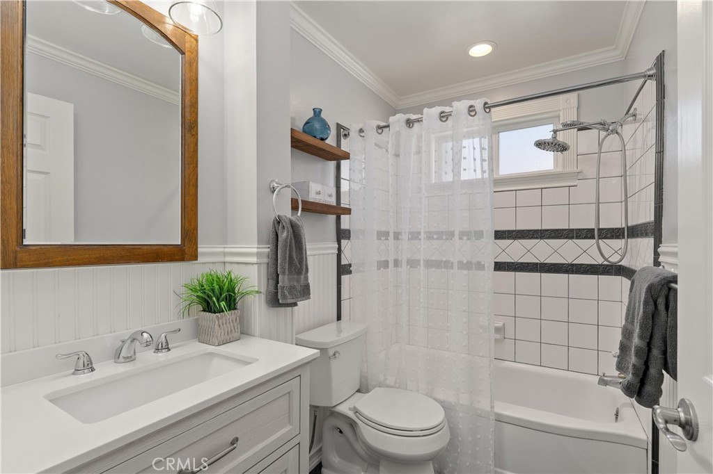 8683 Sullivan Way Durham, CA 95938 - Photo 23 of 32 a bathroom with a sink toilet and shower