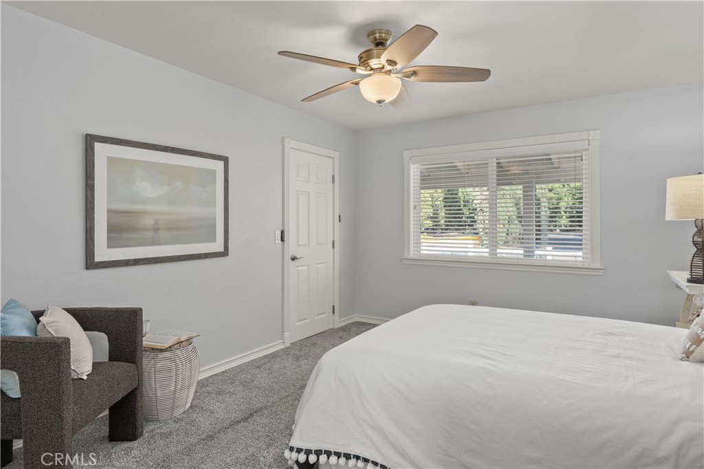 8683 Sullivan Way Durham, CA 95938 - Photo 24 of 32 a bedroom with a large bed and a window