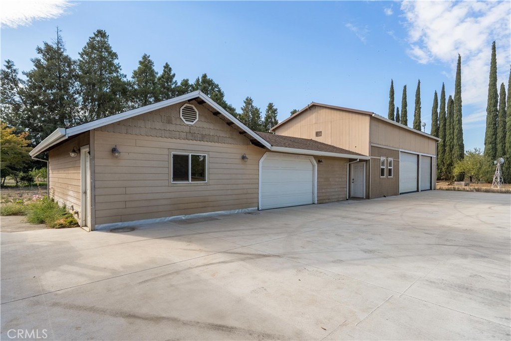 8683 Sullivan Way Durham, CA 95938 - Photo 25 of 32 a front view of a house with a yard and garage