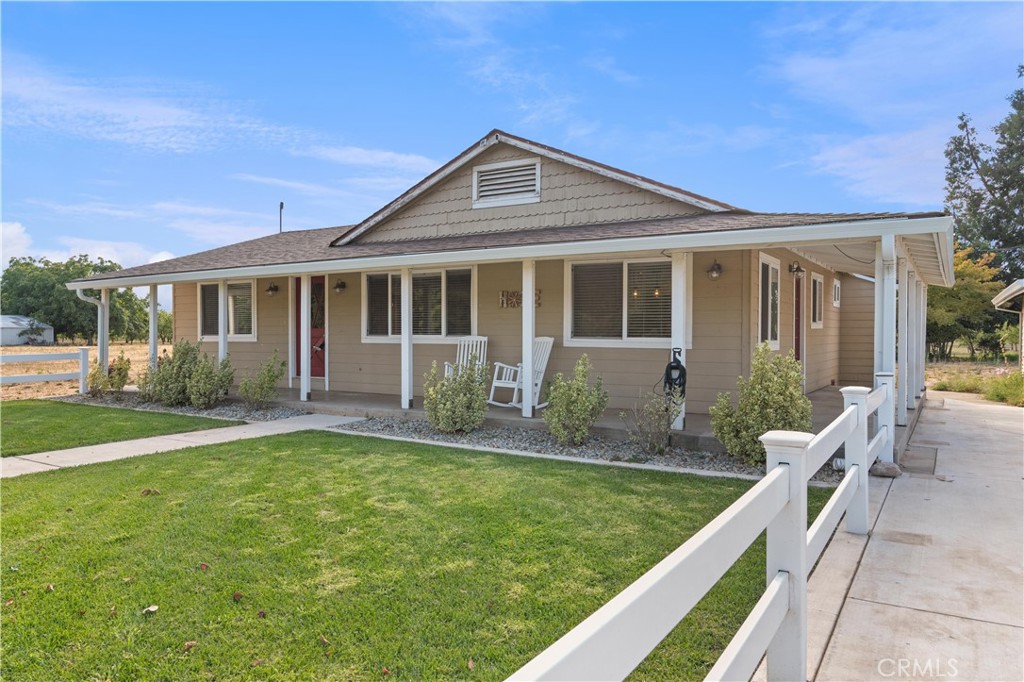8683 Sullivan Way Durham, CA 95938 - Photo 4 of 32 a front view of a house with garden