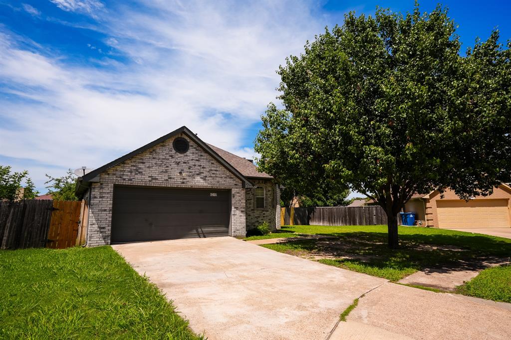 6310 Jessica Way Rowlett, TX 75088 - Photo 4 of 32