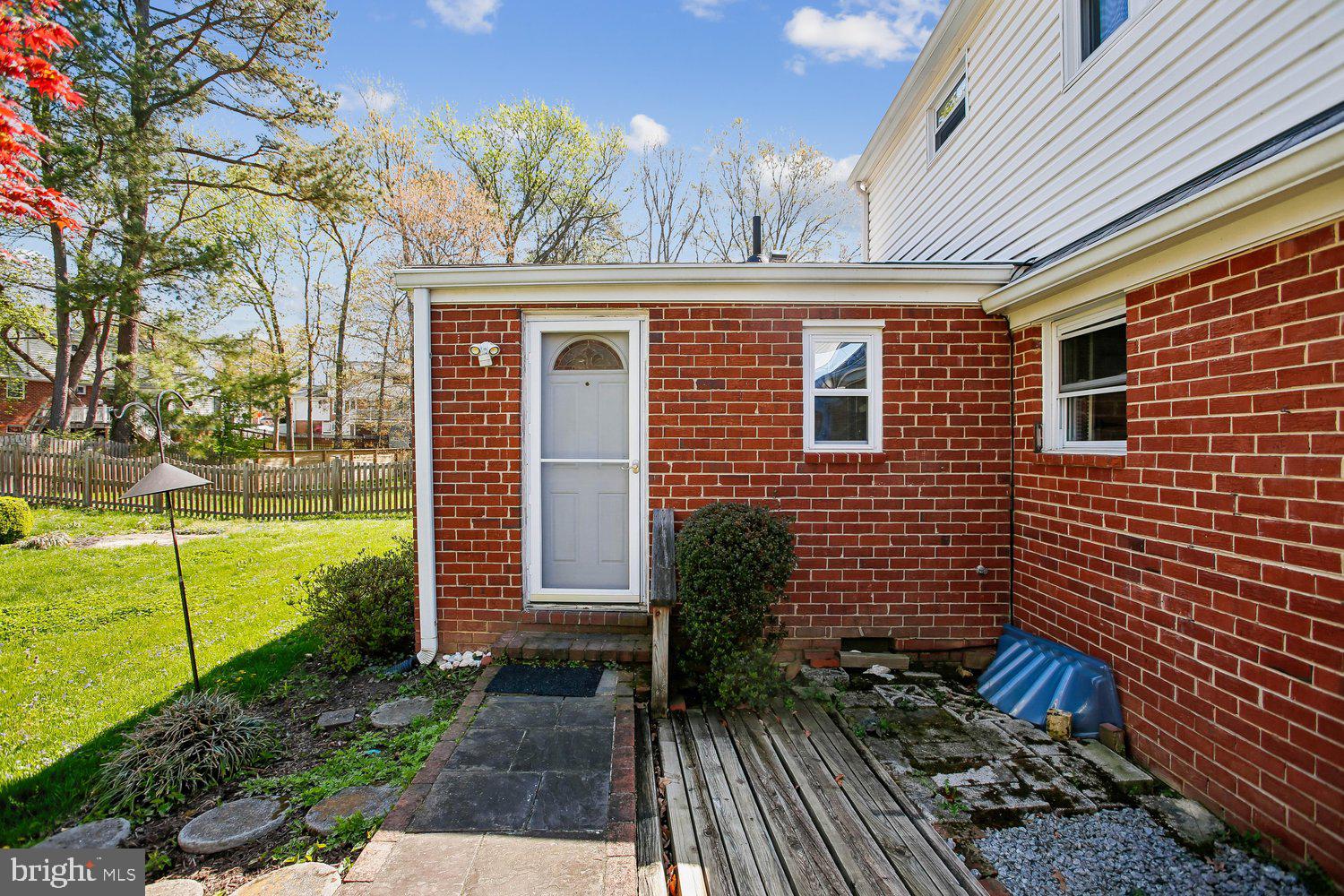 6809 Ontario Street Springfield, VA 22152 - Photo 17 of 70 Side Entry