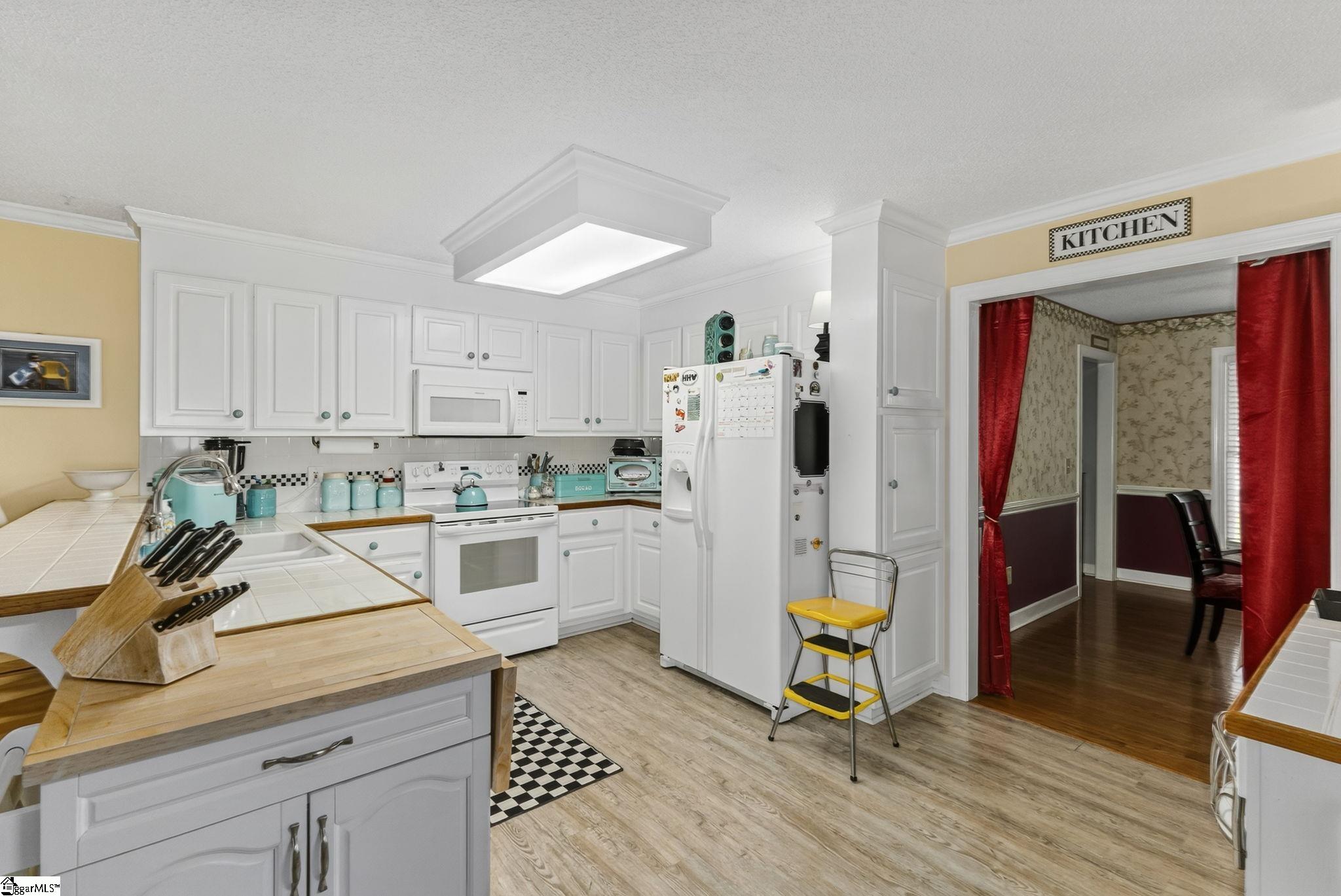 206 Killarney Way Easley, SC 29642 - Photo 4 of 17 Gallery Image 4