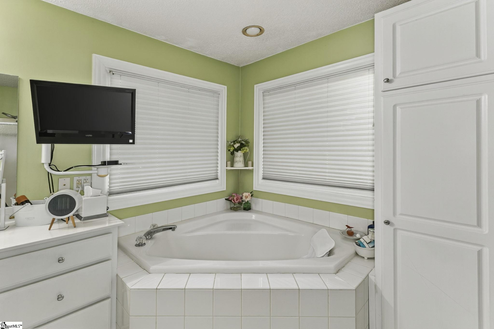 206 Killarney Way Easley, SC 29642 - Photo 9 of 17 Gallery Image 9