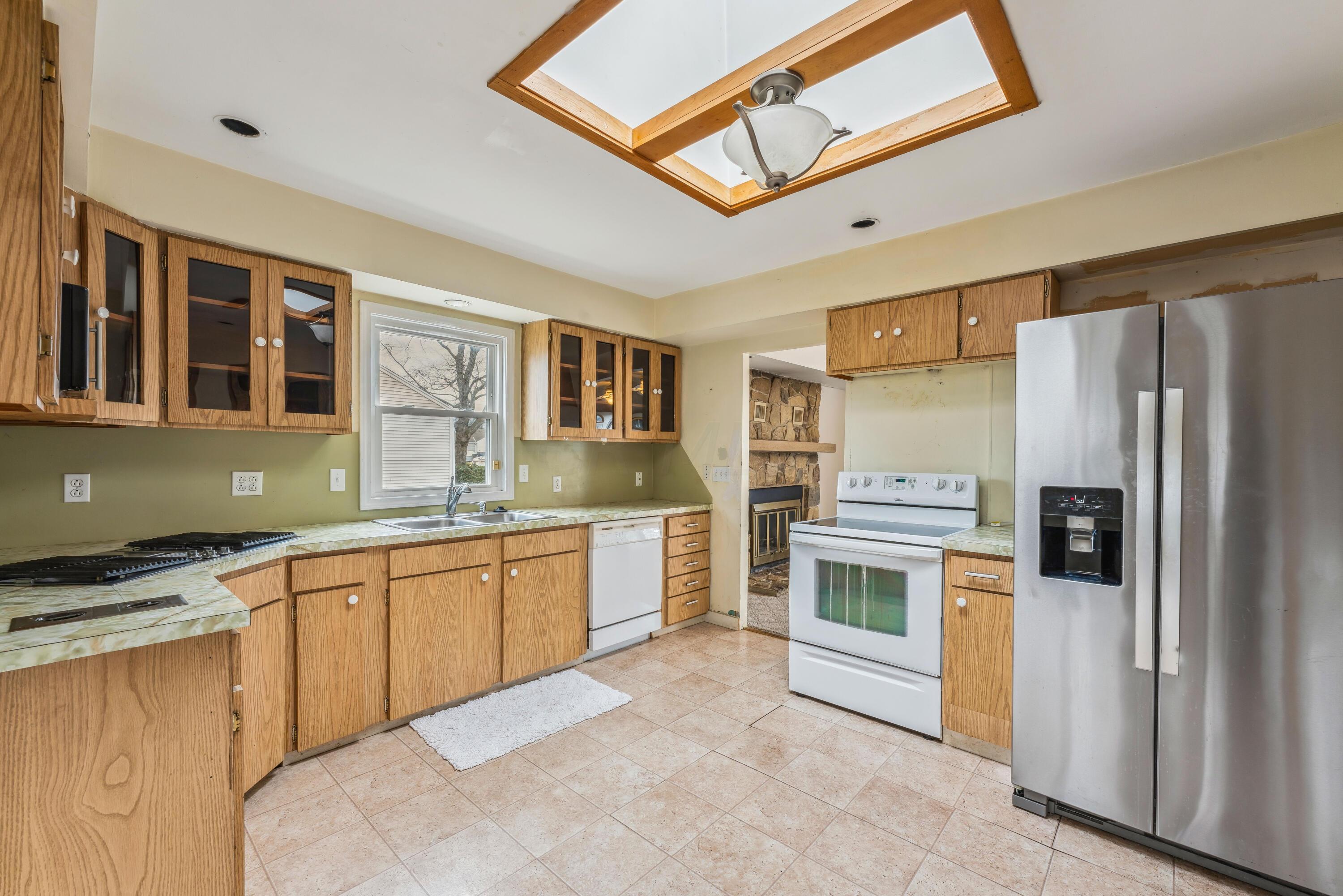 187 Ross Road Columbus, OH 43213 - Photo 11 of 25 Kitchen