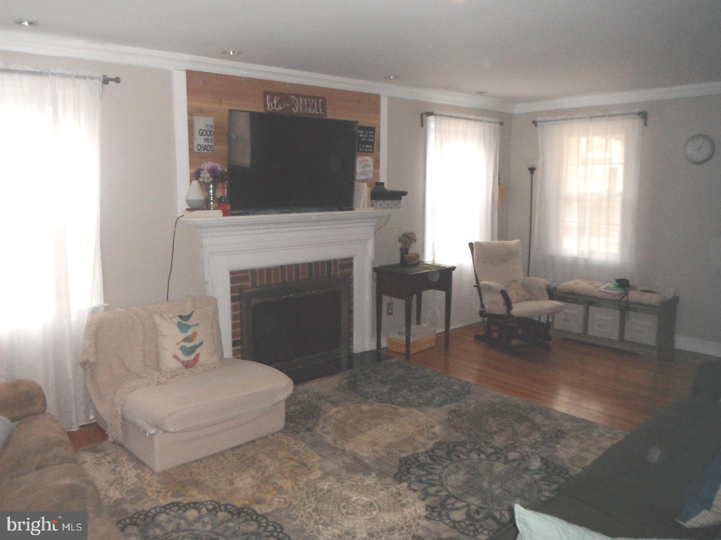 113 Andrea Road Cheltenham, PA 19012 - Photo 4 of 25 Living Room