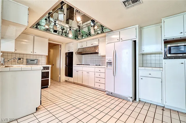 $3,850 | 940 Vegas Valley Drive, Las Vegas, NV 89109