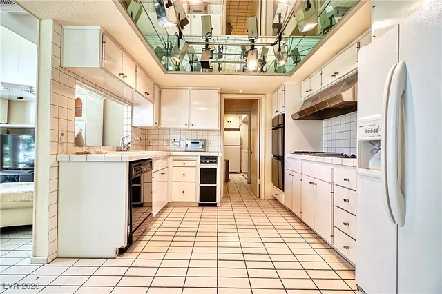 $3,850 | 940 Vegas Valley Drive, Las Vegas, NV 89109