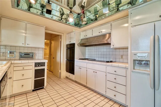 $3,850 | 940 Vegas Valley Drive, Las Vegas, NV 89109