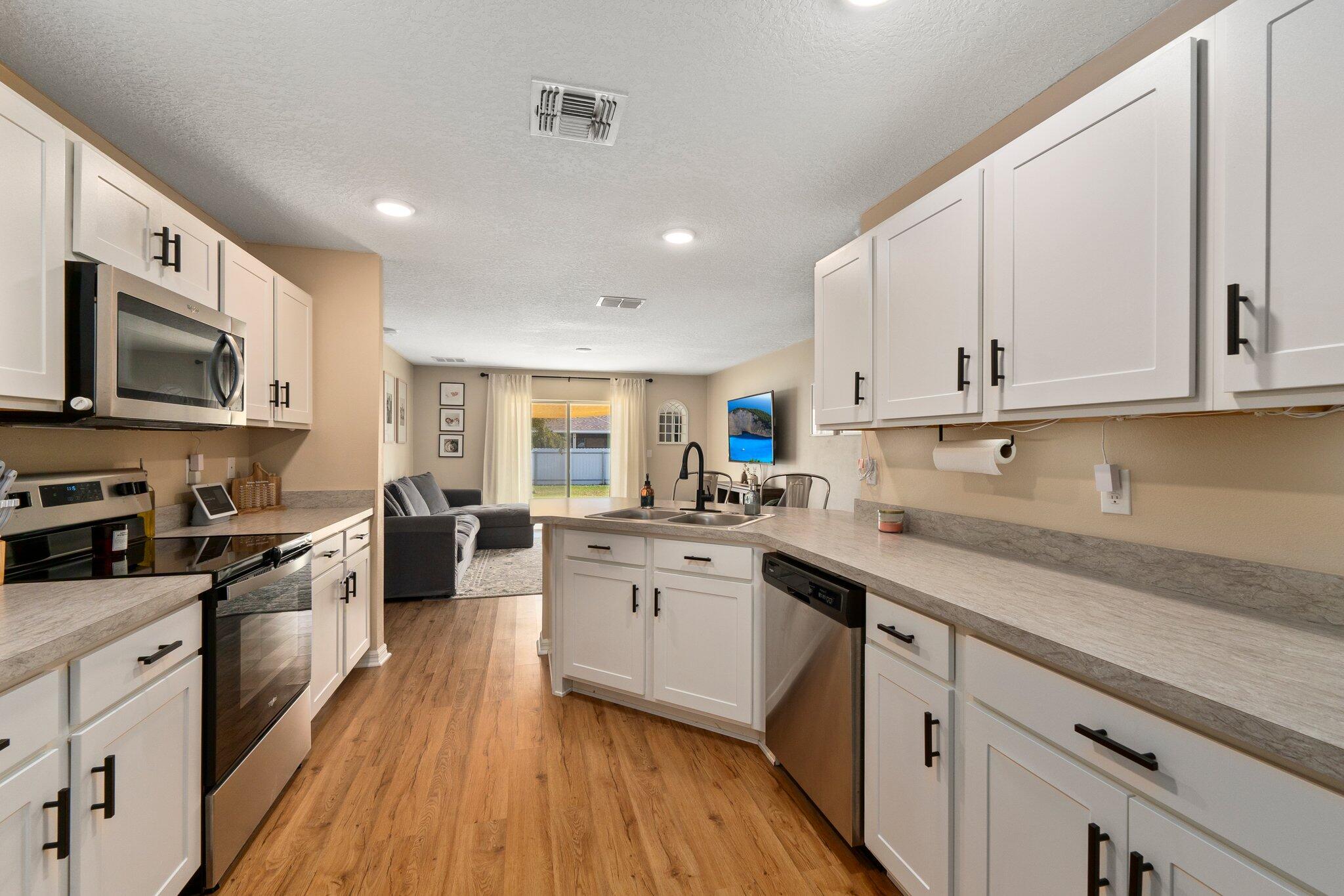 4249 Southwest Whitebread Road Port St. Lucie, FL 34953 - Photo 9 of 41 17-web-or-mls-DSC04036