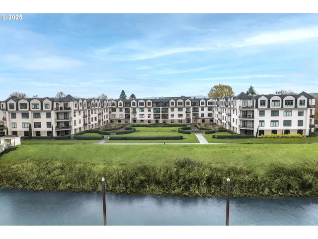 $565,000 | 707 North Hayden Island Drive, Unit 413, Portland, OR 97217
