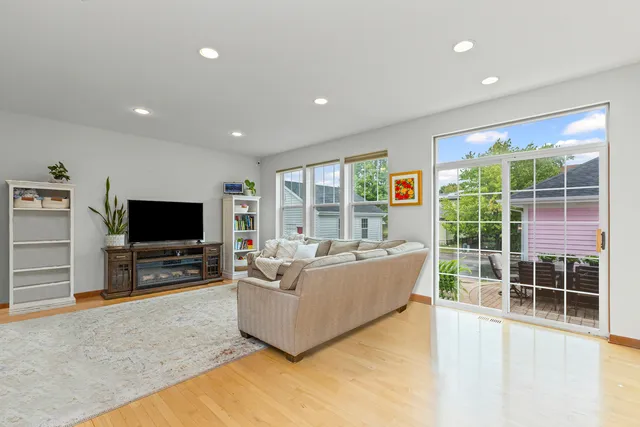 $869,900 | 306 Lasalle Street, Vernon Hills, IL 60061