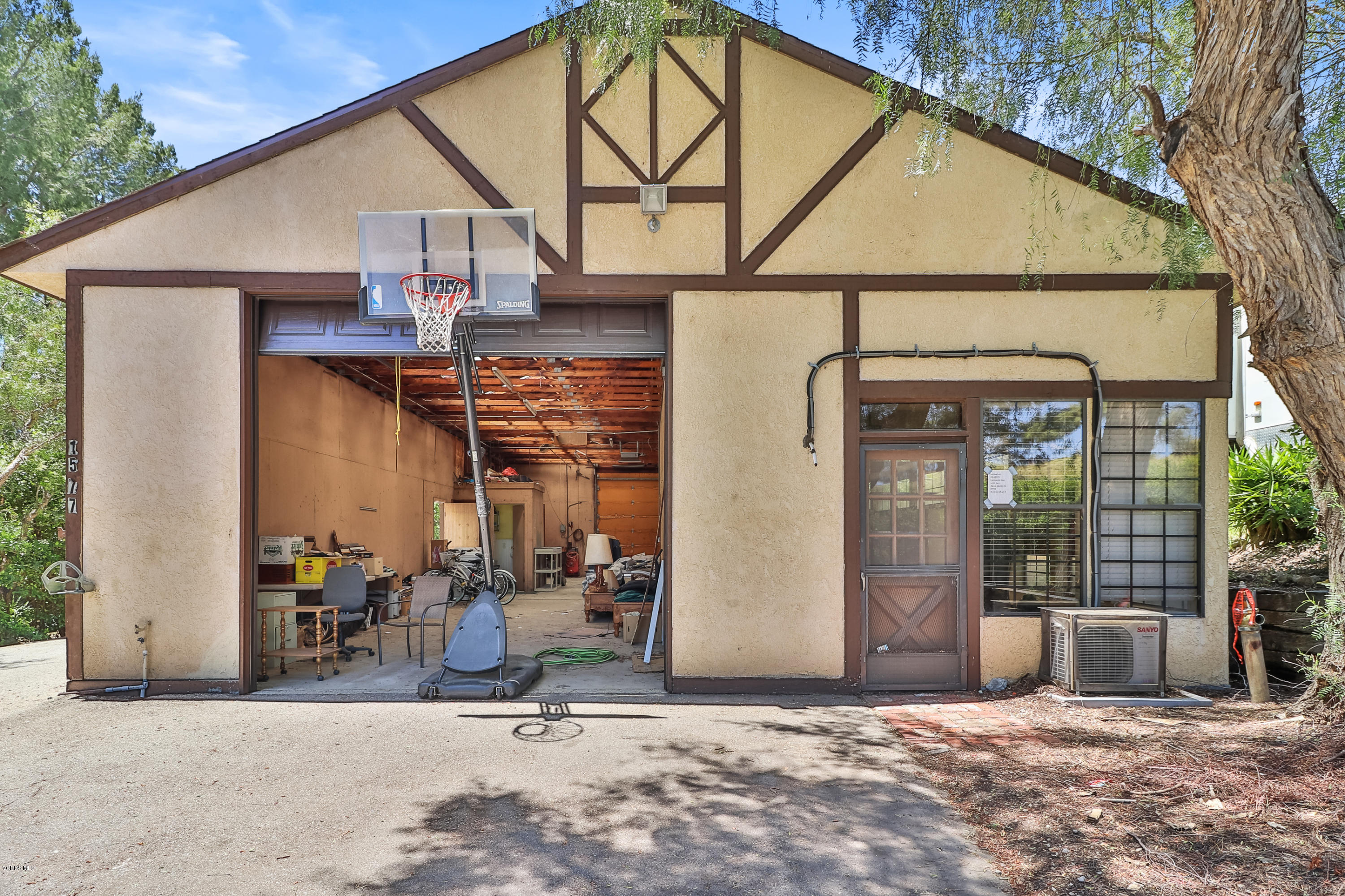 1577 Tierra Rejada Road Simi Valley, CA 93065 - Photo 17 of 31 018_Barn Workshop