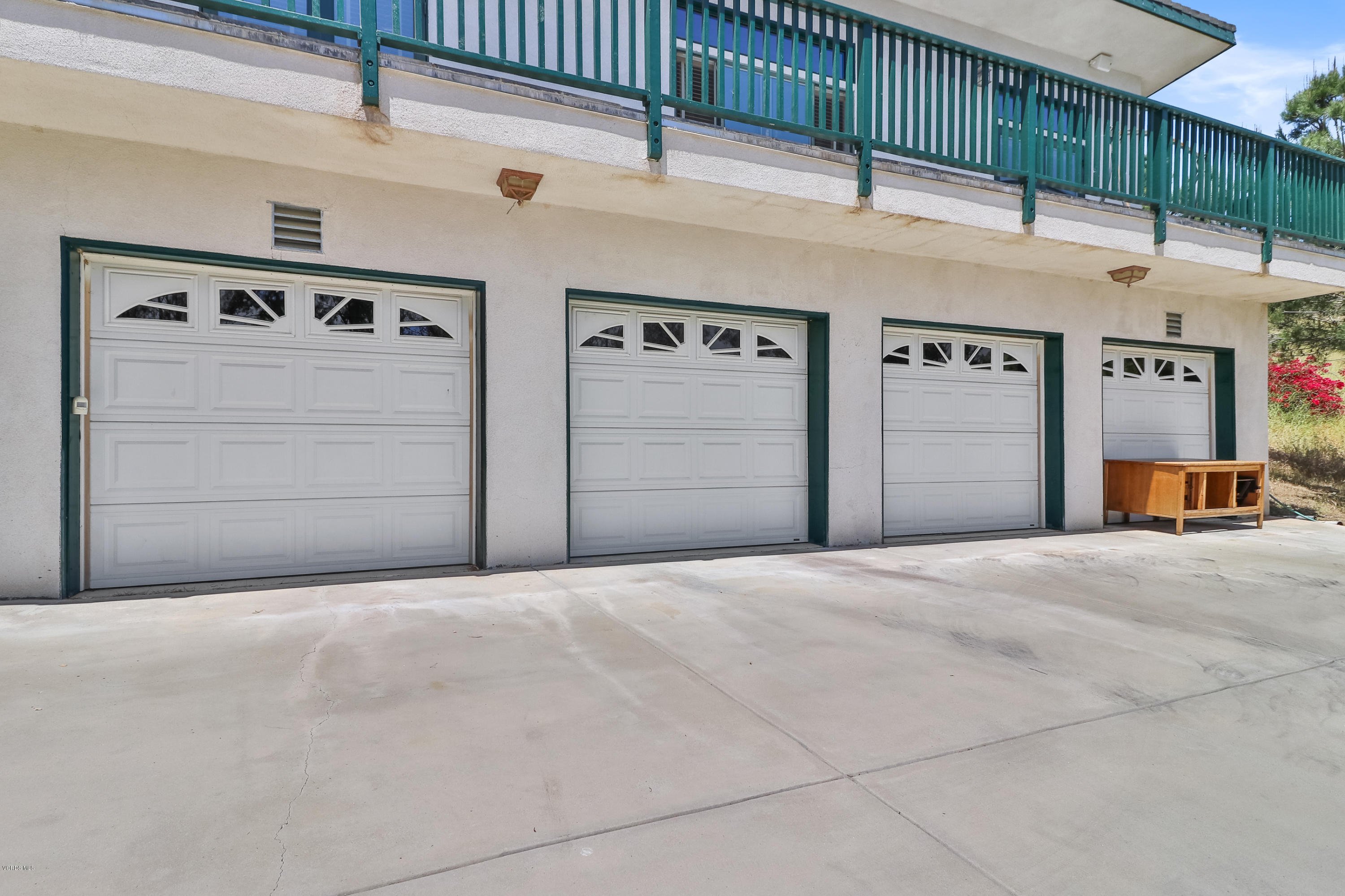 1577 Tierra Rejada Road Simi Valley, CA 93065 - Photo 18 of 31 020_4 car garage