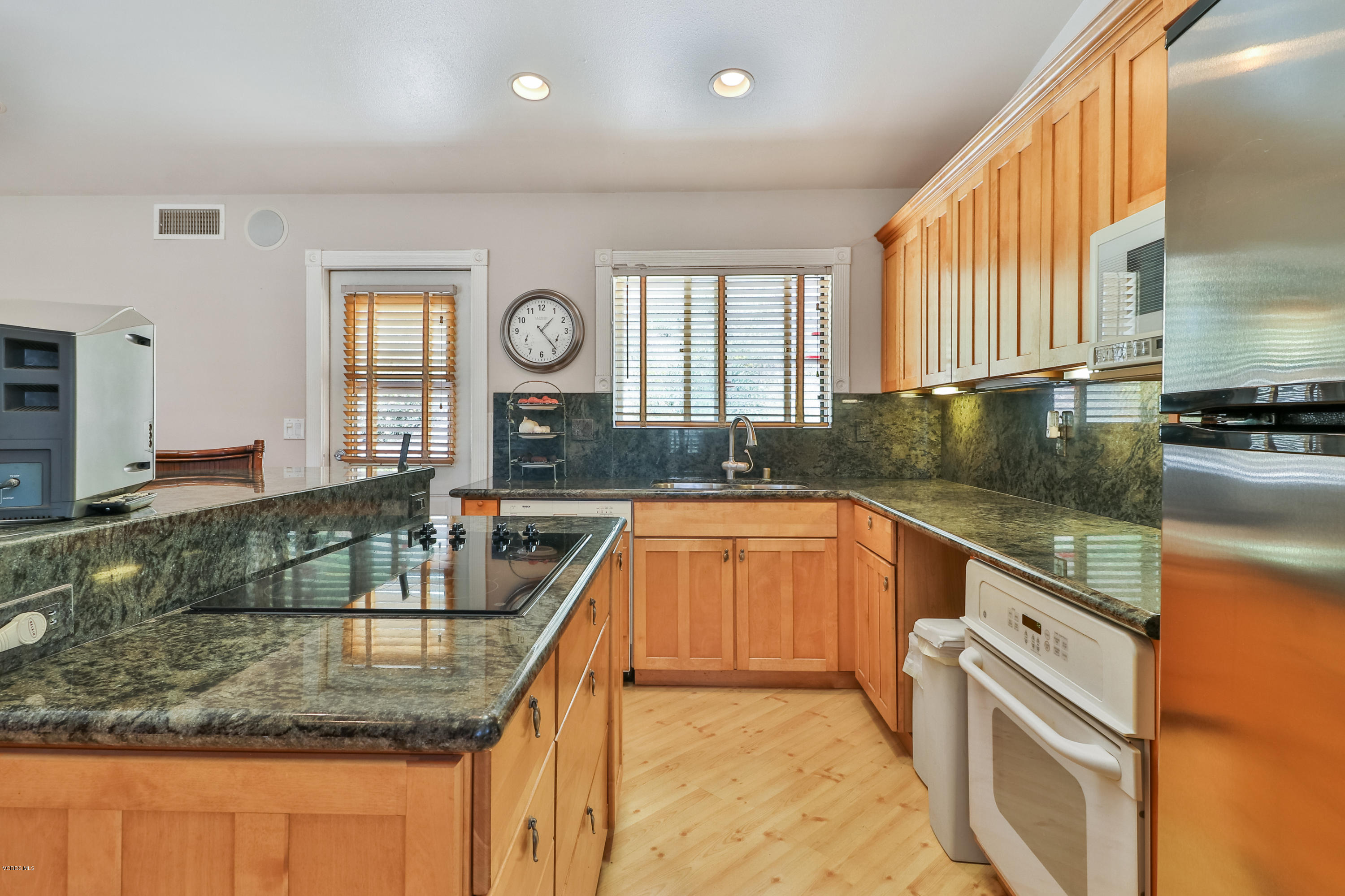 1577 Tierra Rejada Road Simi Valley, CA 93065 - Photo 21 of 31 023_Quartz Tabletop