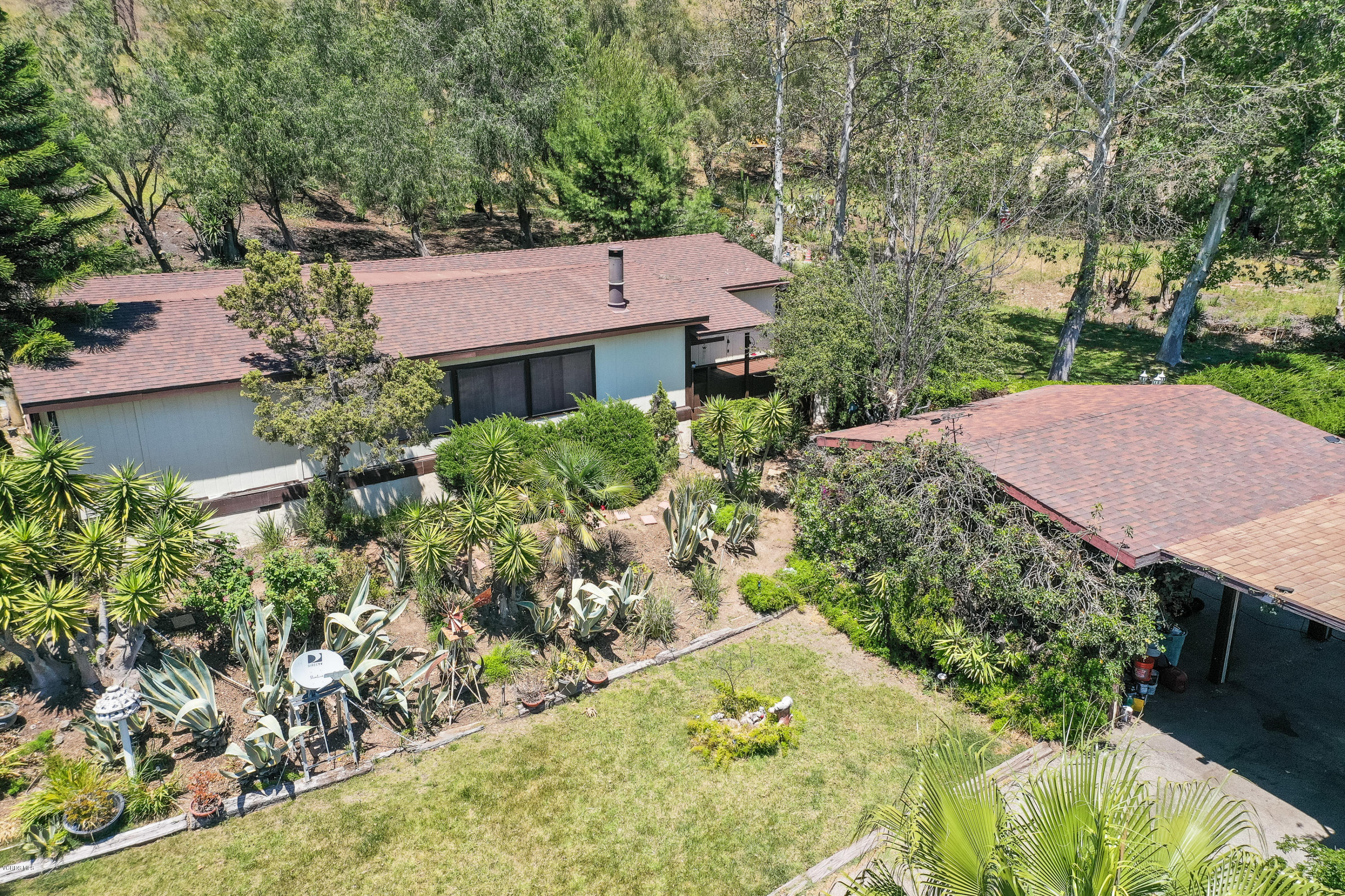 1577 Tierra Rejada Road Simi Valley, CA 93065 - Photo 8 of 31 008_The main house