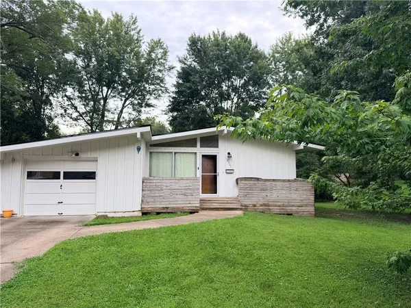 $215,000 | 2301 Northeast 60th Terrace, Gladstone, MO 64118