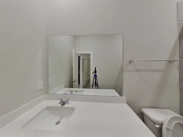 $2,509 | 9835 Willow Creek, Unit 106, Tomball, TX 77375