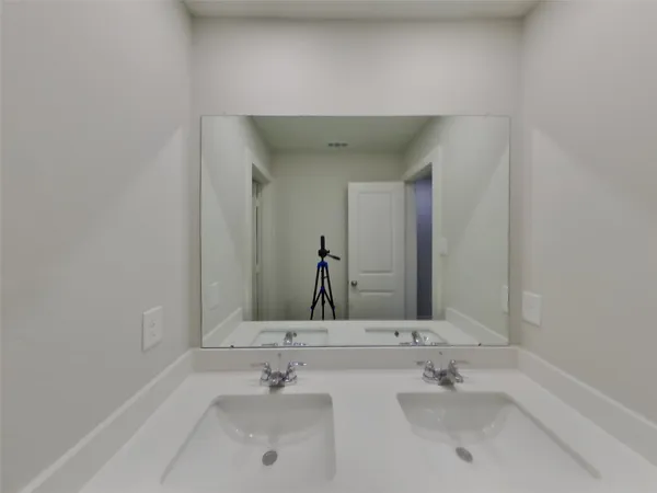 $2,509 | 9835 Willow Creek, Unit 106, Tomball, TX 77375