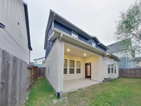 $2,509 | 9835 Willow Creek, Unit 106, Tomball, TX 77375