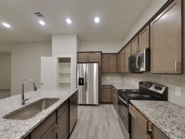 $2,509 | 9835 Willow Creek, Unit 106, Tomball, TX 77375