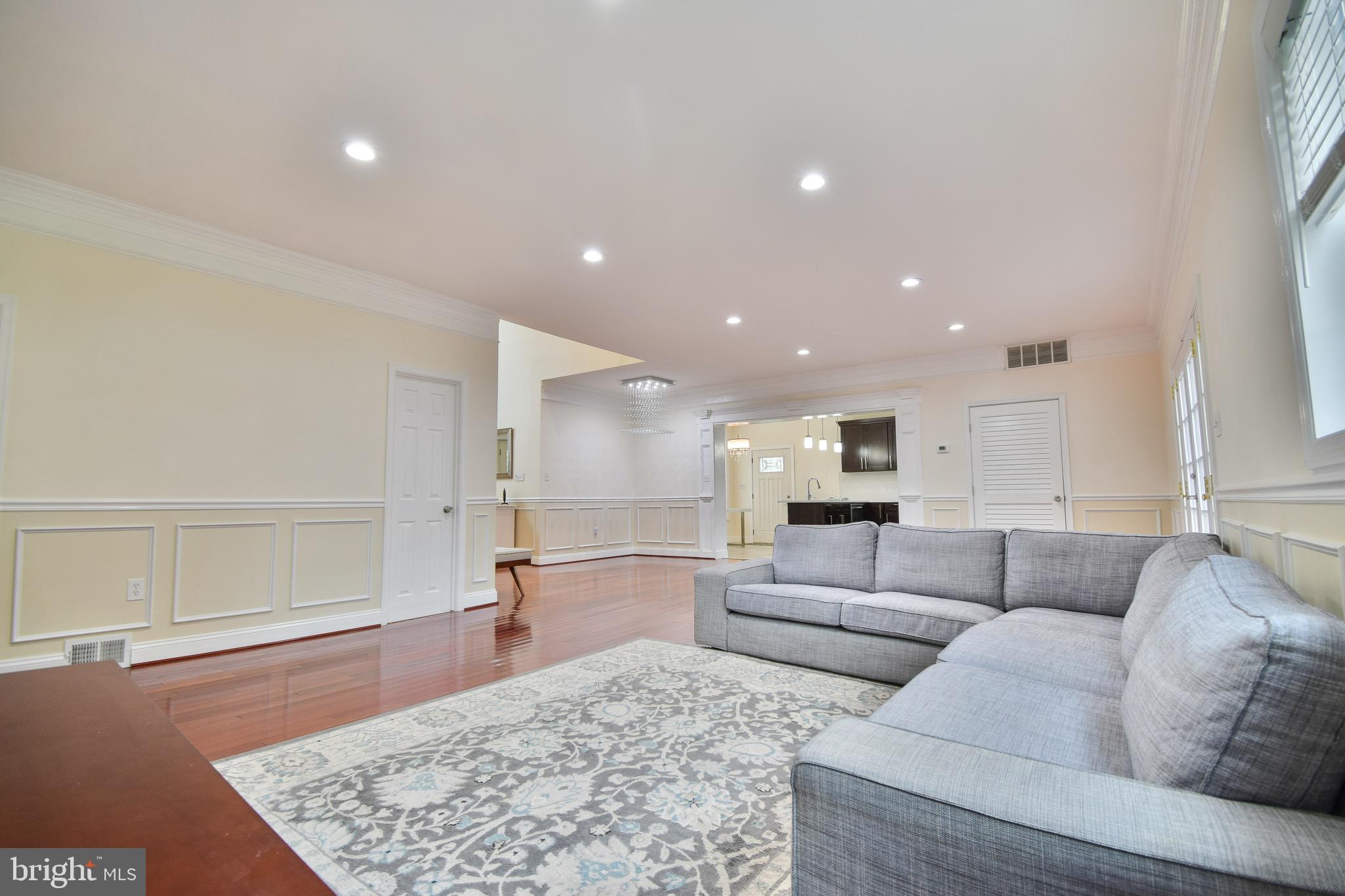 7404 Gresham Street Springfield, VA 22151 - Photo 22 of 42 Living Room