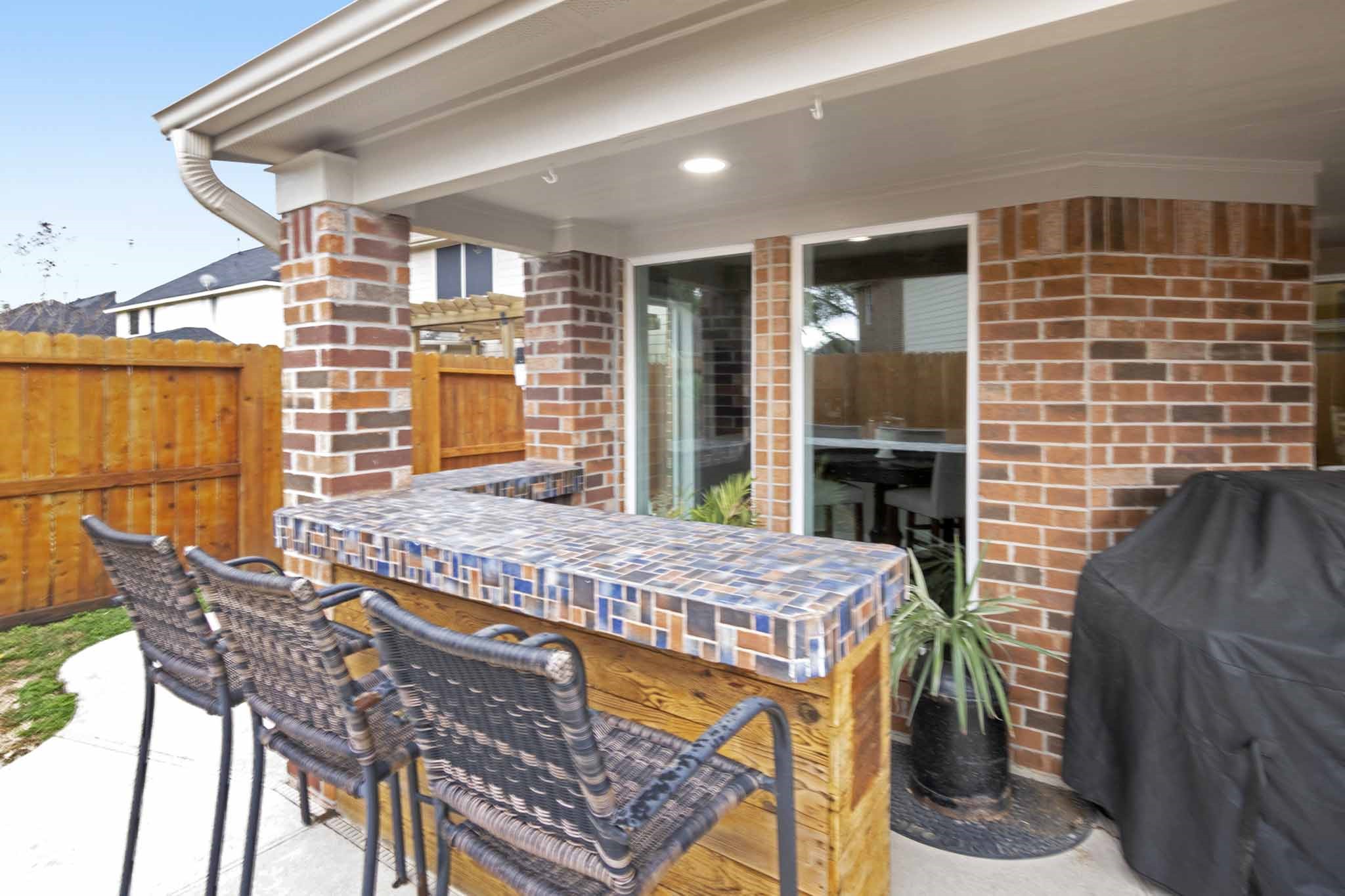 4311 Green Tree Court Pasadena, TX 77505 - Photo 41 of 49 Dining outside at the bar.