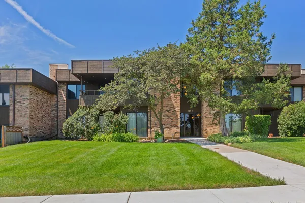 $2,200 | 1365 North Sterling Avenue, Unit 208B, Palatine, IL 60067