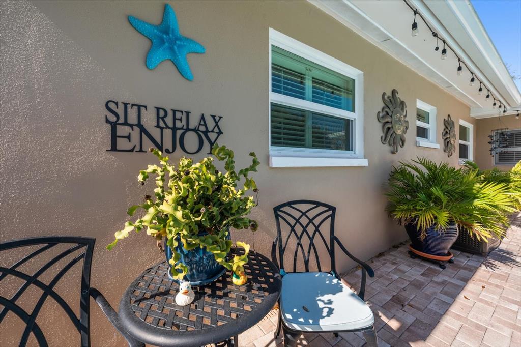 2233 Sunset Circle Largo, FL 33774 - Photo 12 of 46