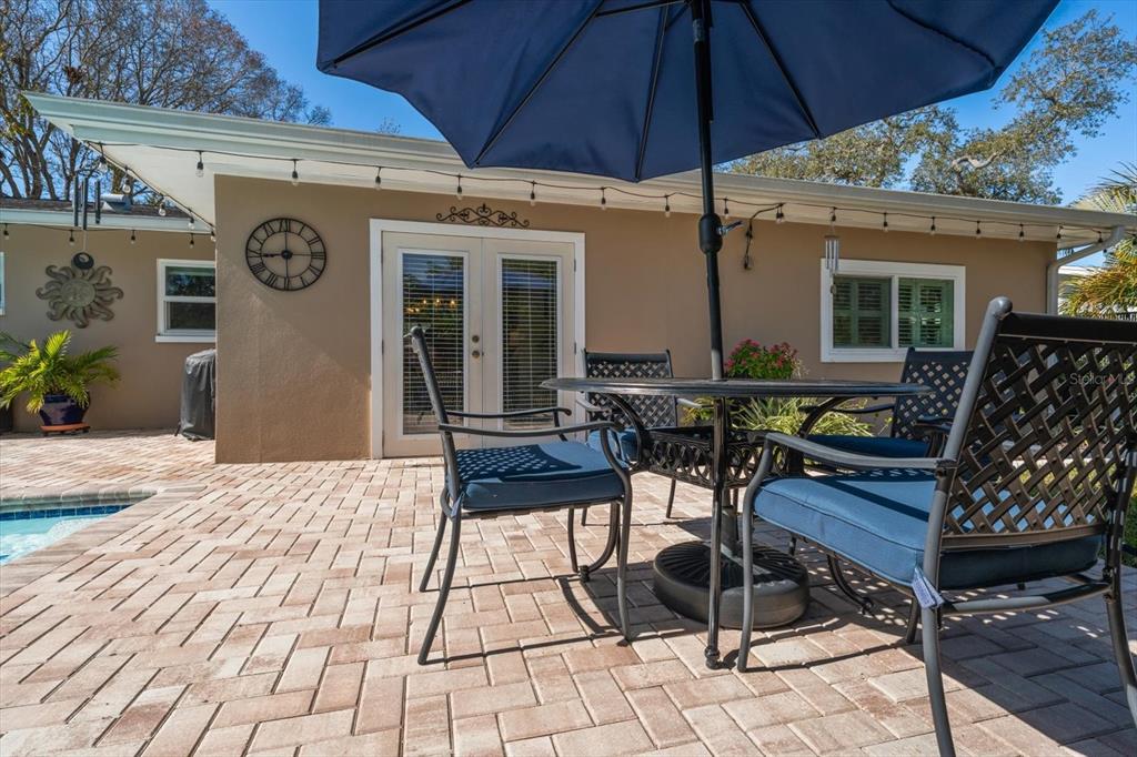 2233 Sunset Circle Largo, FL 33774 - Photo 14 of 46