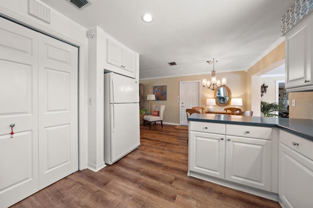 2233 Sunset Circle Largo, FL 33774 - Photo 16 of 46