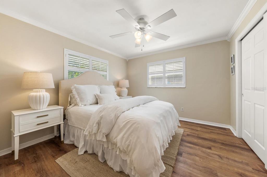 2233 Sunset Circle Largo, FL 33774 - Photo 19 of 46