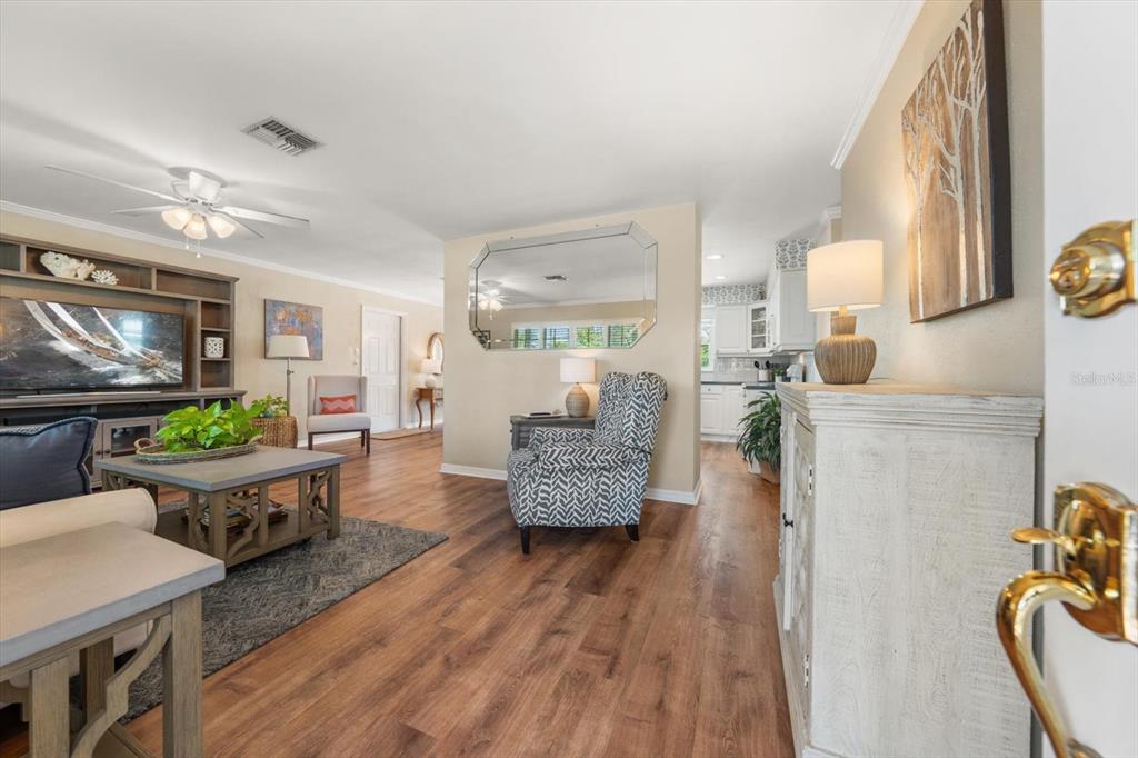 2233 Sunset Circle Largo, FL 33774 - Photo 35 of 46