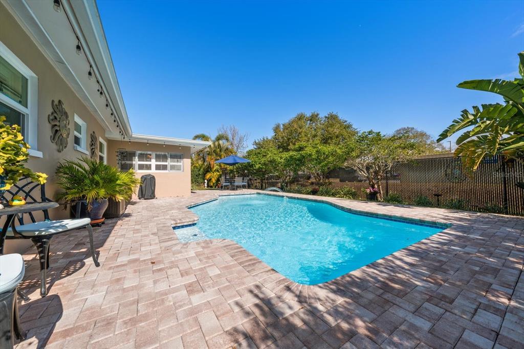 2233 Sunset Circle Largo, FL 33774 - Photo 37 of 46