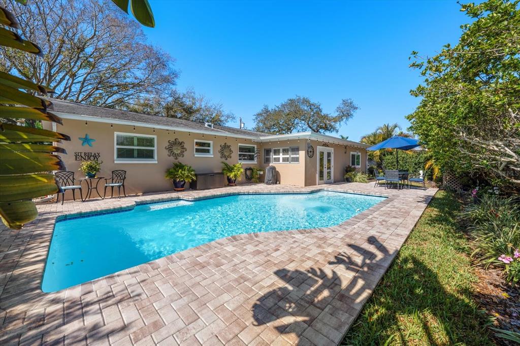 2233 Sunset Circle Largo, FL 33774 - Photo 38 of 46