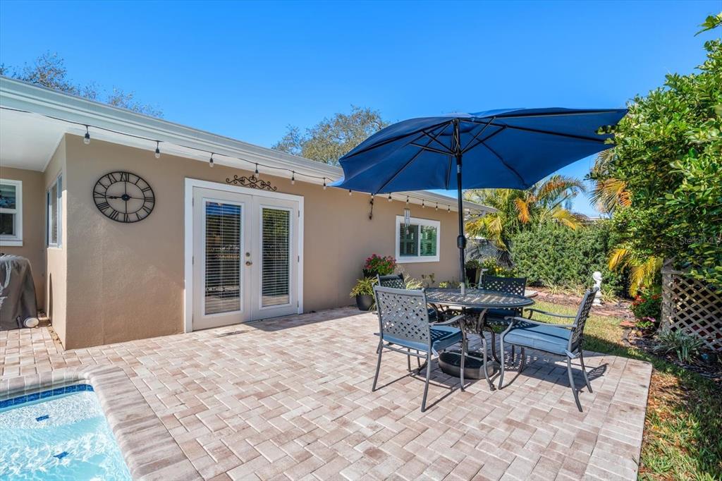 2233 Sunset Circle Largo, FL 33774 - Photo 39 of 46