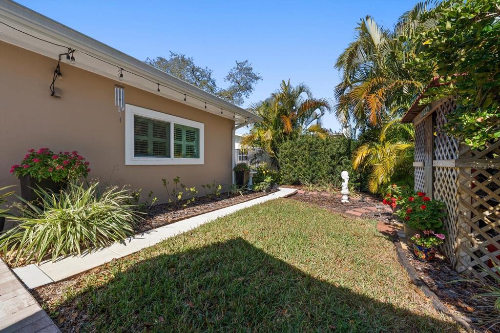 2233 Sunset Circle Largo, FL 33774 - Photo 43 of 46