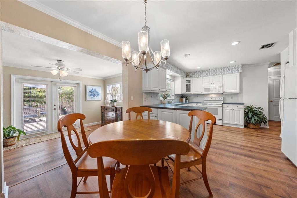 2233 Sunset Circle Largo, FL 33774 - Photo 9 of 46