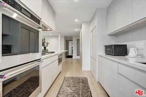 $1,695,000 | 930 California Avenue, Unit 301, Santa Monica, CA 90403