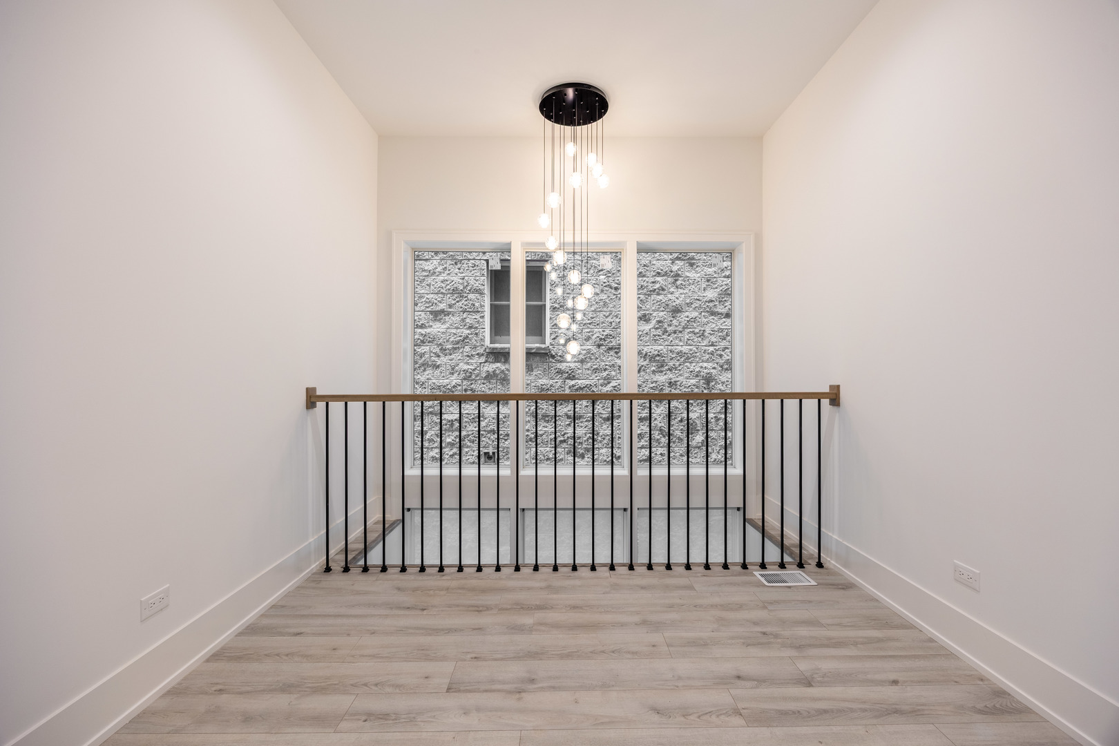 1814 West Thomas Street, Unit 1R Chicago, IL 60622 - Photo 11 of 26 a view of a balcony