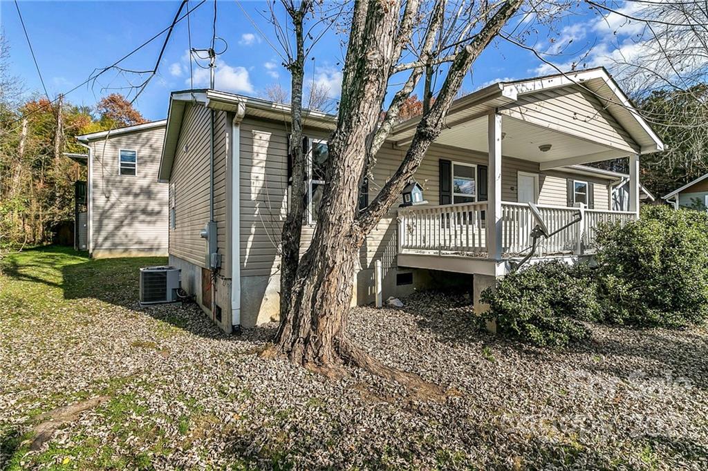 95 Rutherford Road Candler, NC 28715 - Photo 5 of 48 Gallery Image 5