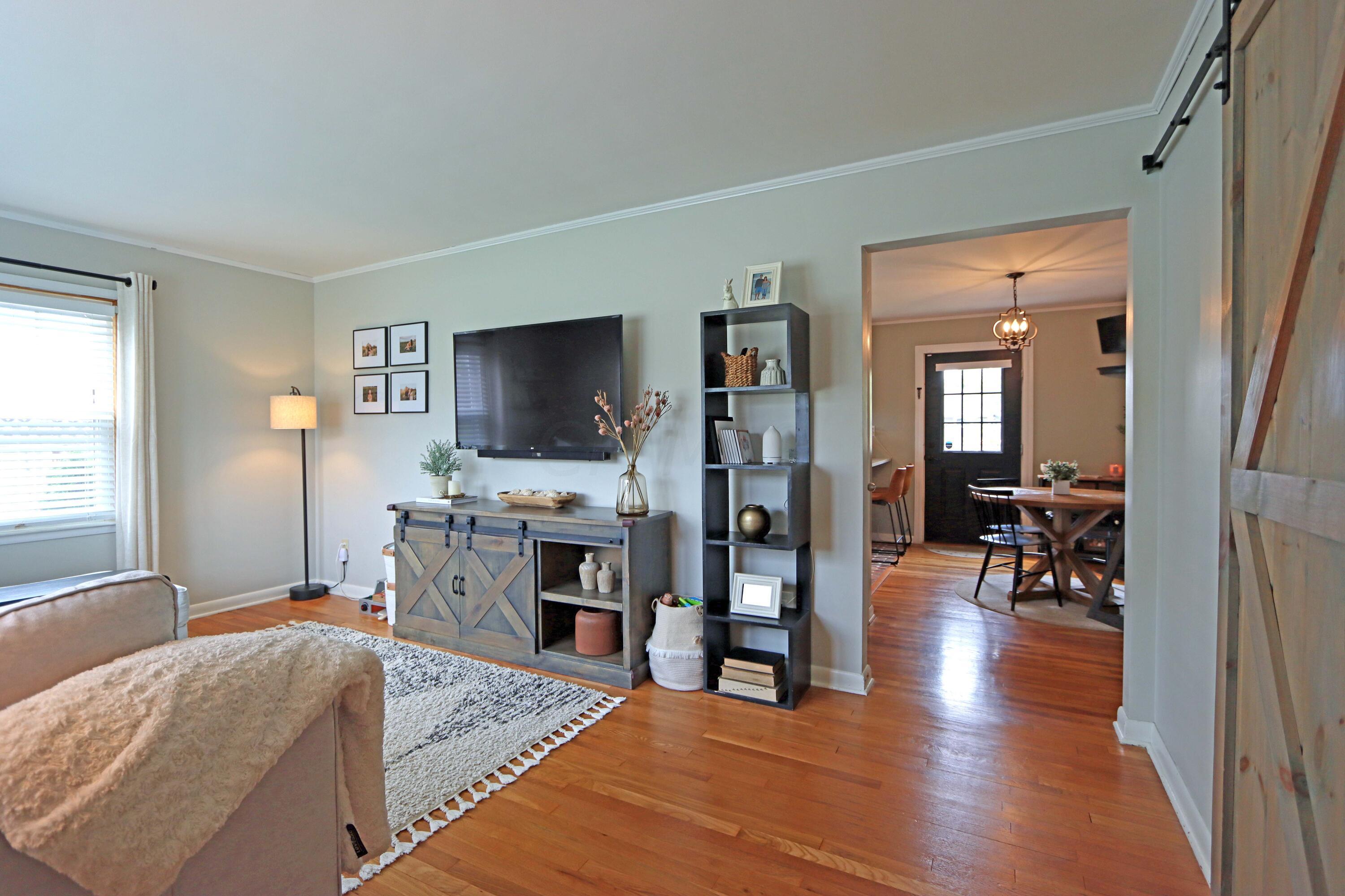 2353 Shrewsbury Road Columbus, OH 43221 - Photo 12 of 44 Living Room