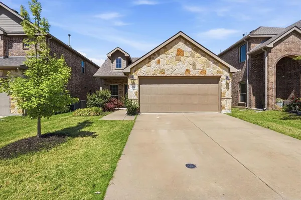 a front view of house with yard