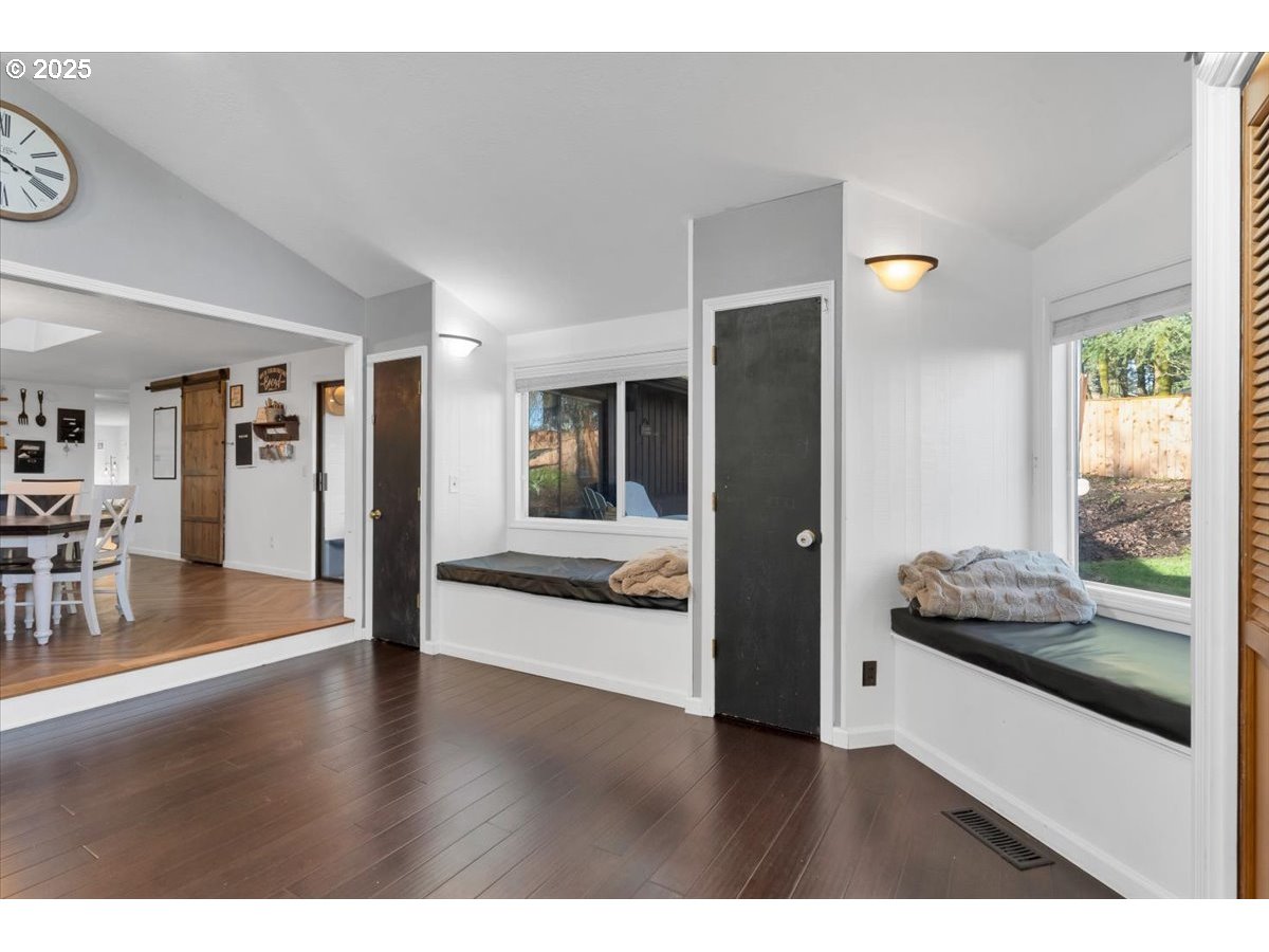 1855 Pilgrim Street Southeast Salem, OR 97302 - Photo 20 of 48 a hallway with wooden floor and furniture