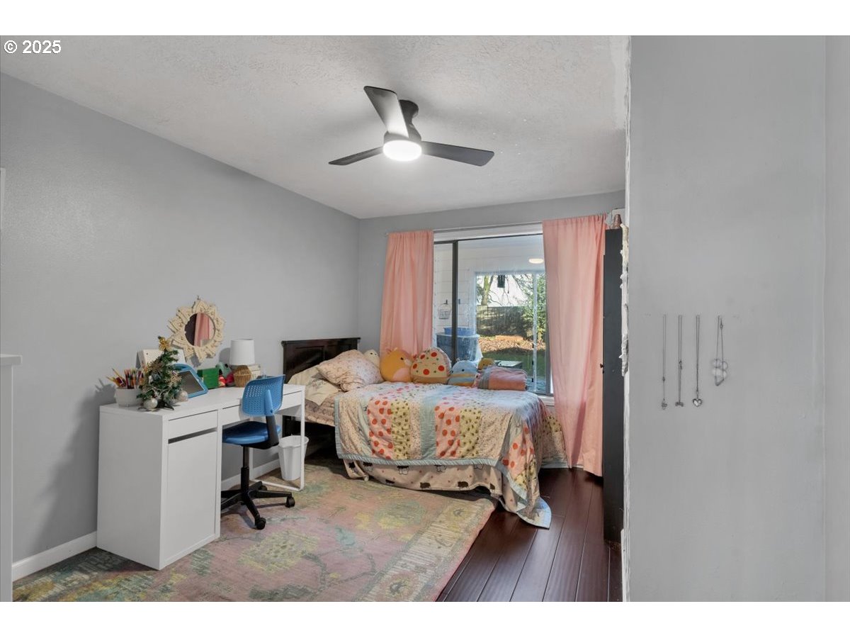 1855 Pilgrim Street Southeast Salem, OR 97302 - Photo 25 of 48 a bedroom with a bed and a chandelier